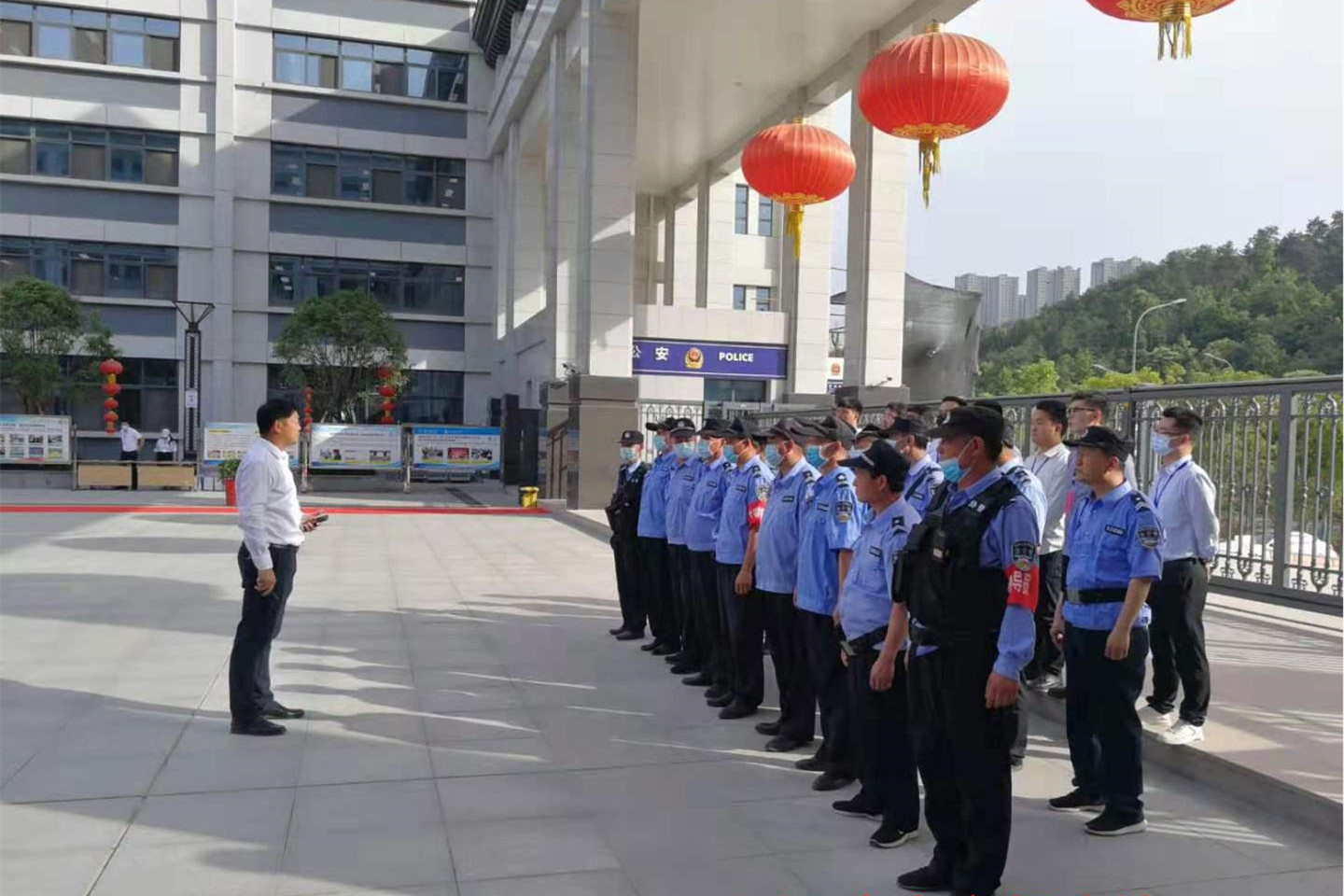 漢江實(shí)驗(yàn)學(xué)校獲評(píng)2021年度市級(jí)示范“平安學(xué)?！?></div>
								<div   id=