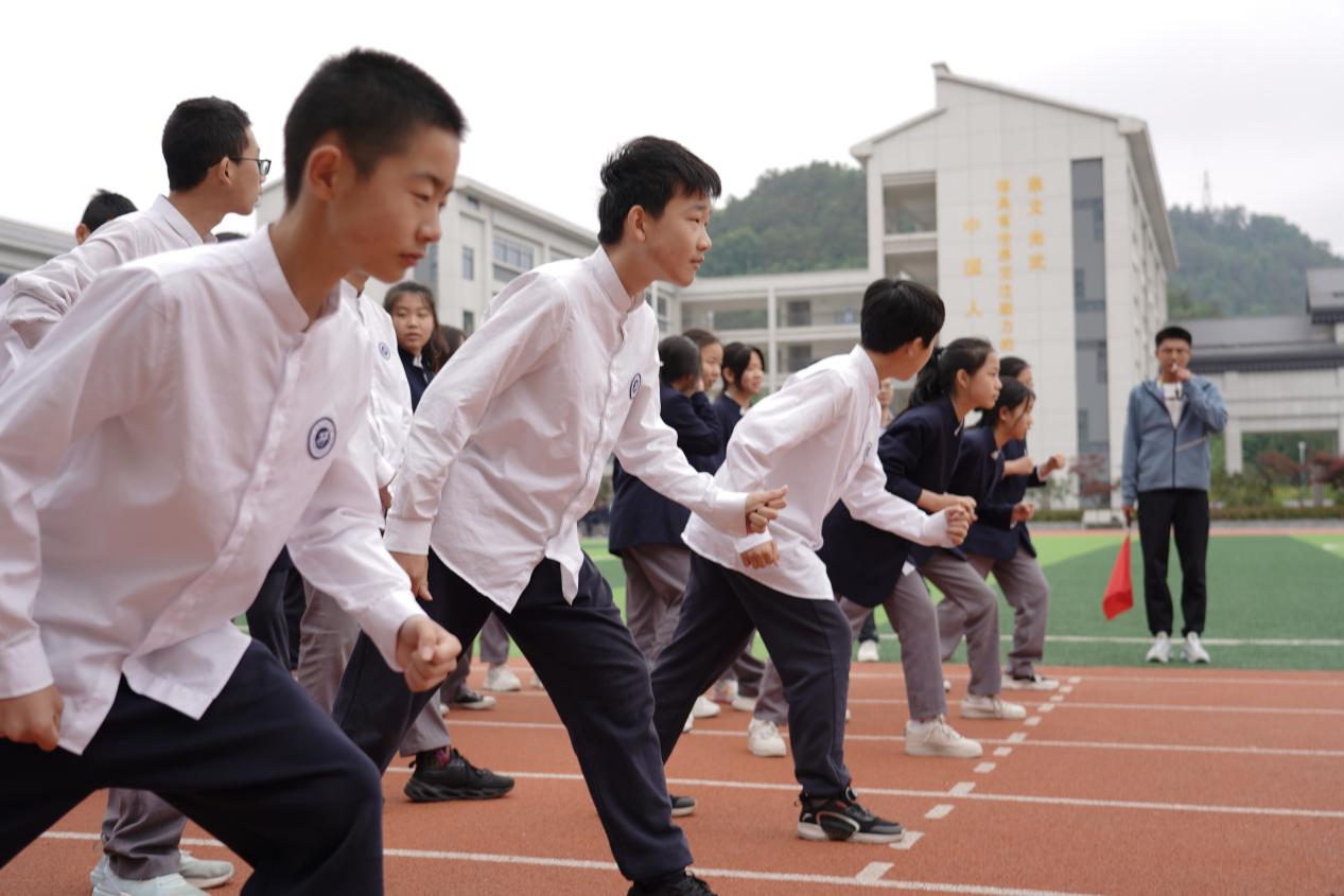 漢實少年達標爭優(yōu)——漢江實驗學校第二屆春季體質(zhì)健康達標運動會