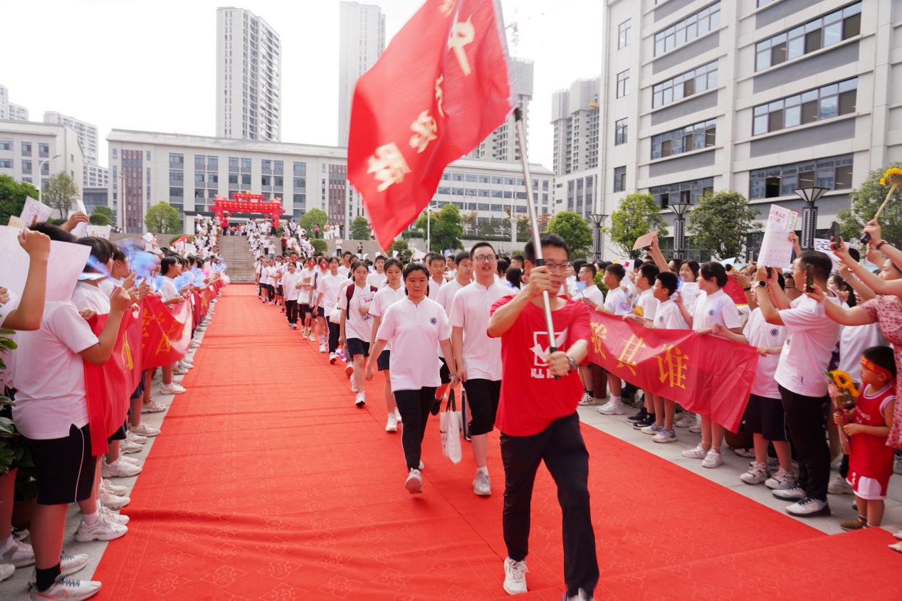 送考激壯志，眾盼勝利歸——漢江實(shí)驗(yàn)學(xué)校2022屆九年級(jí)中考送考儀式