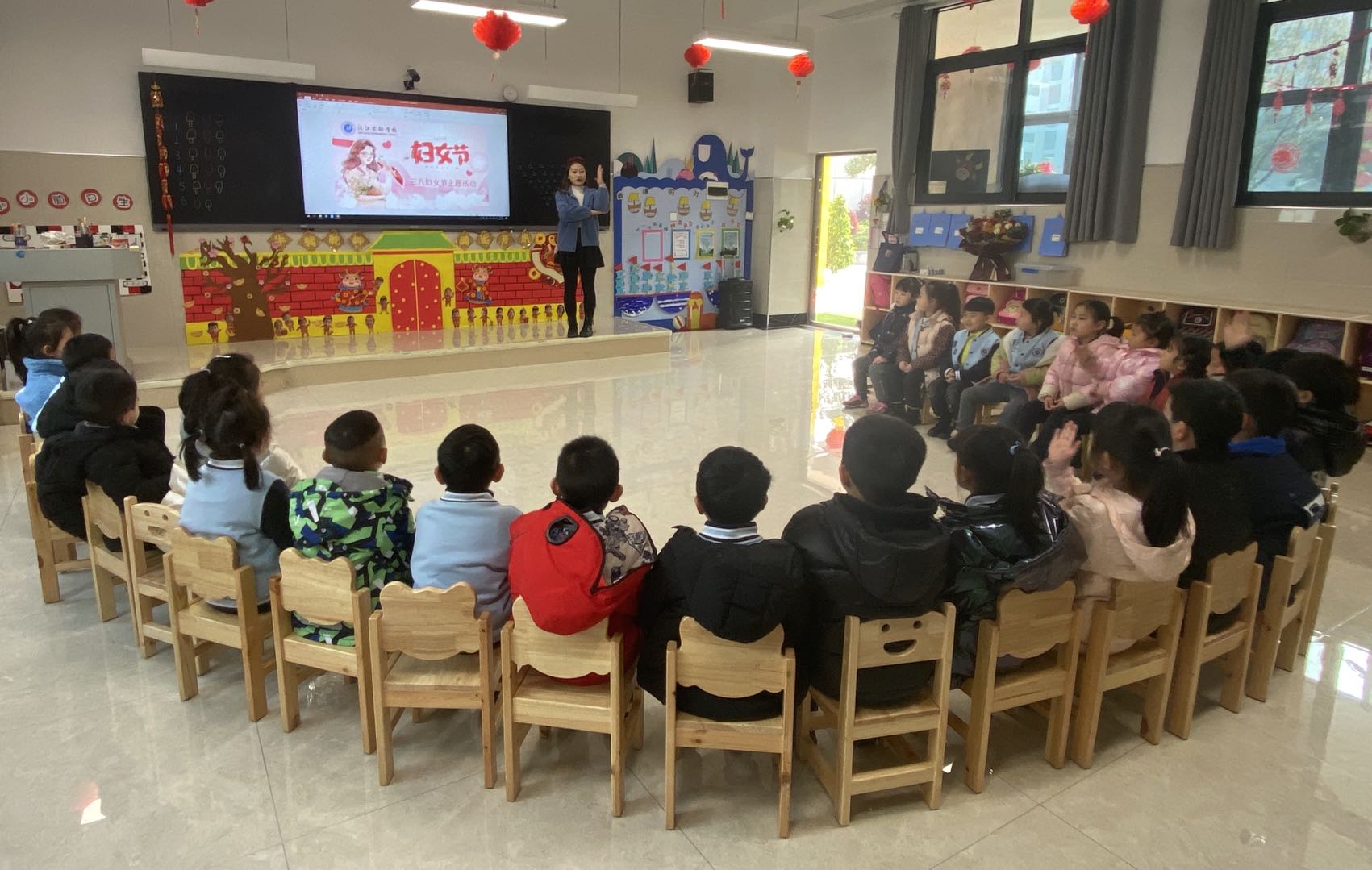 “春暖花開日，幸福女神節(jié)”漢江實驗學(xué)校幼兒園迎三·八活動