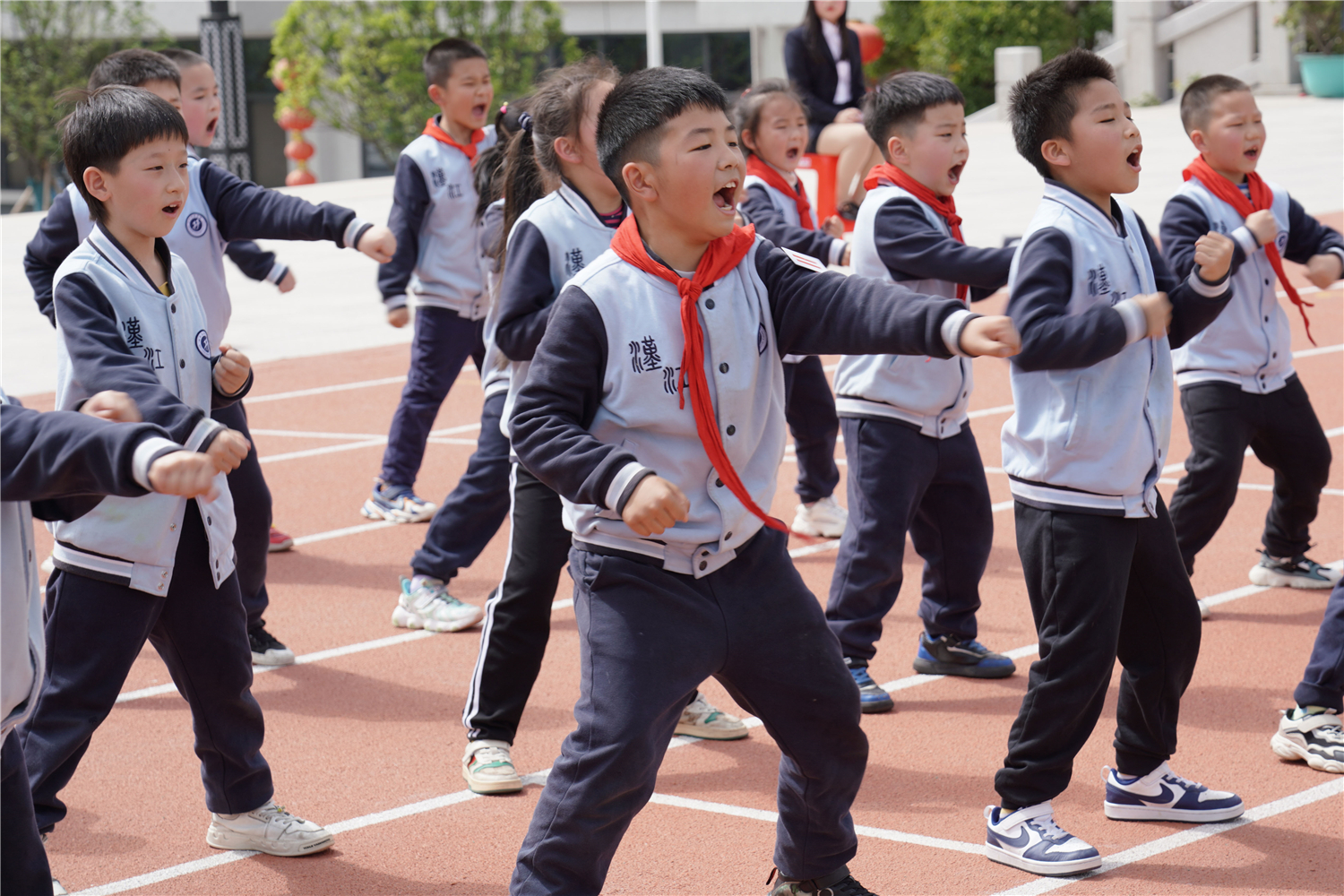 筑健康之基 行規(guī)范之道 成棟梁之才——小學(xué)舉辦隊列隊形和廣播操比賽