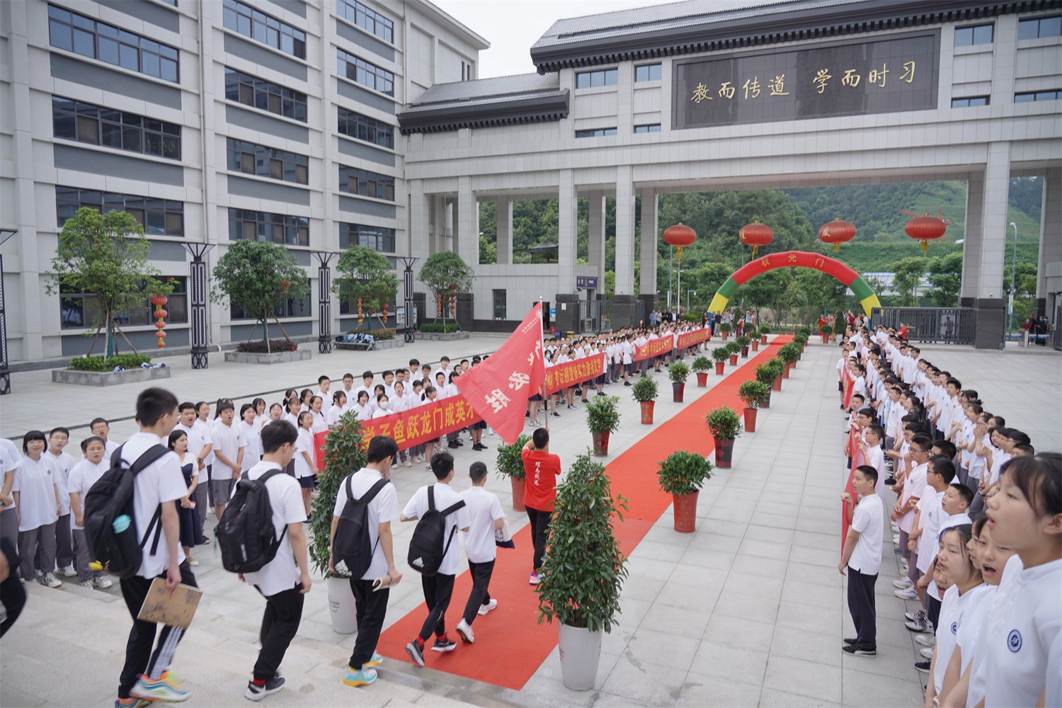 決勝中考，家校同心，不負(fù)韶華——漢江實(shí)驗(yàn)學(xué)校首屆中考送考儀式